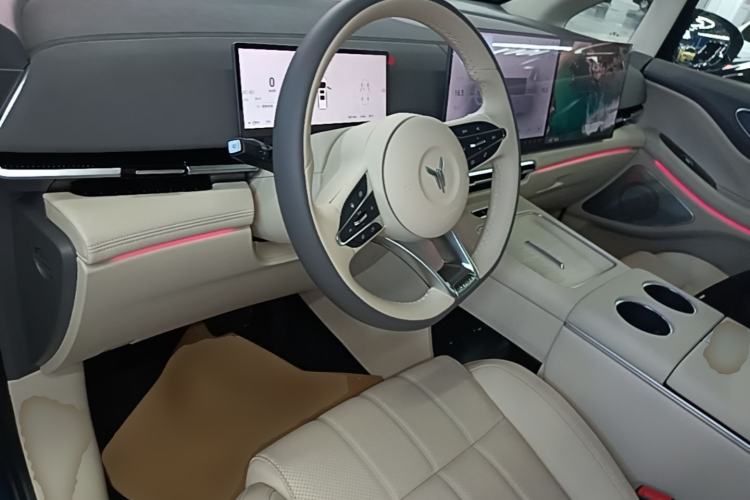Used VOYAH Dream 2025 PHEV Four-Wheel-Drive Flagship Kunpeng Edition Center Console