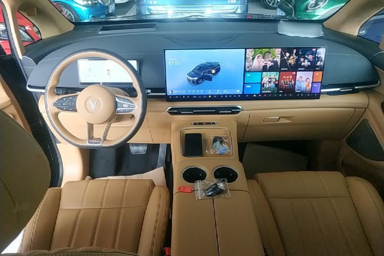 Used VOYAH Dream 2025 PHEV Four-Wheel-Drive Flagship Kunpeng Edition Center Console