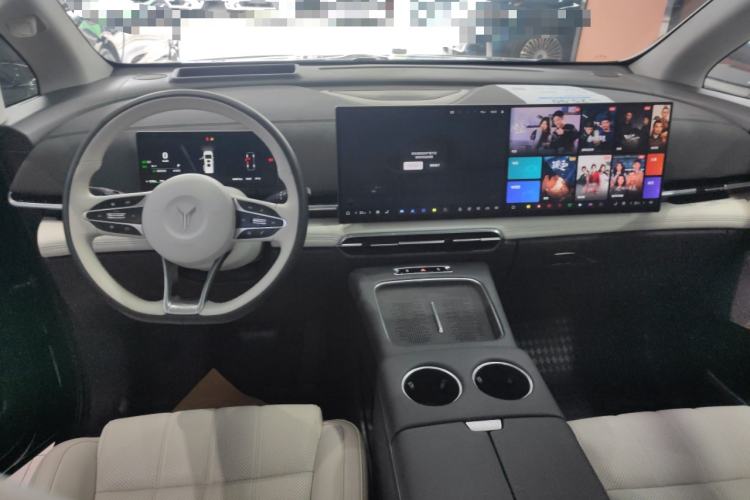 Used VOYAH Dream 2025 PHEV Four-Wheel-Drive Flagship Kunpeng Edition Center Console