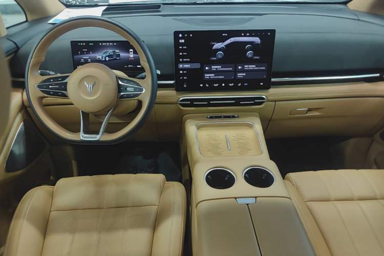 Used VOYAH Dream 2025 PHEV Four-Wheel Drive Prestige Qiankun Edition Center Console