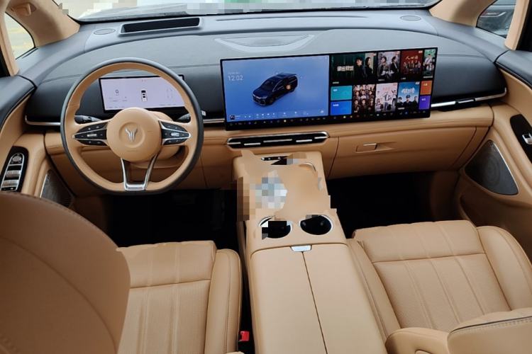 Used VOYAH Dream 2025 PHEV Four-Wheel-Drive Flagship Kunpeng Edition Center Console