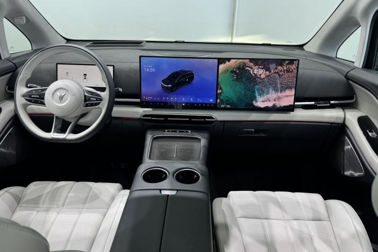 Used VOYAH Dream 2025 PHEV Four-Wheel-Drive Flagship Kunpeng Edition Center Console