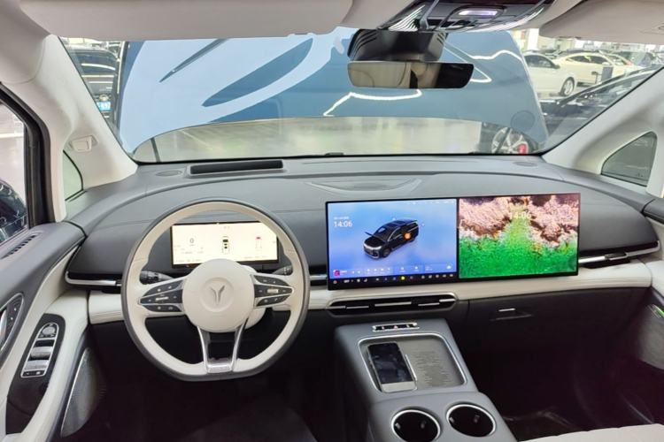Used VOYAH Dream 2025 PHEV Four-Wheel-Drive Flagship Kunpeng Edition Center Console