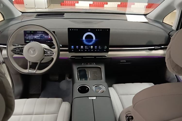 Used VOYAH Dream 2025 PHEV Four-Wheel-Drive Flagship Version – Qiankun Edition Center Console