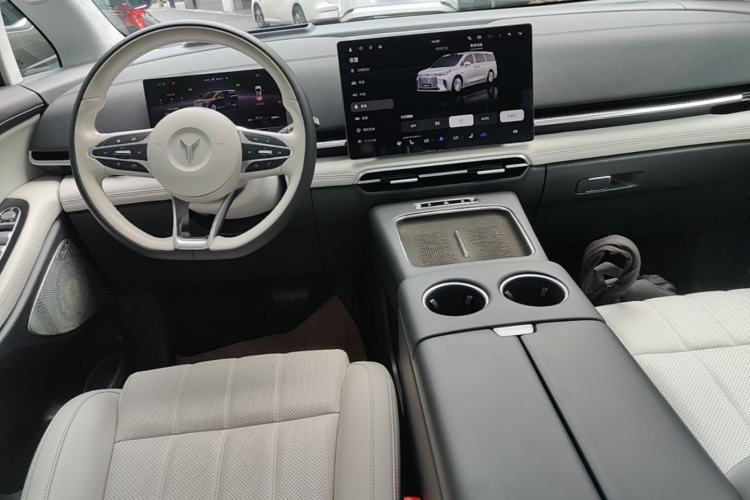Used VOYAH Dream 2025 PHEV Four-Wheel-Drive Flagship Version – Qiankun Edition Center Console