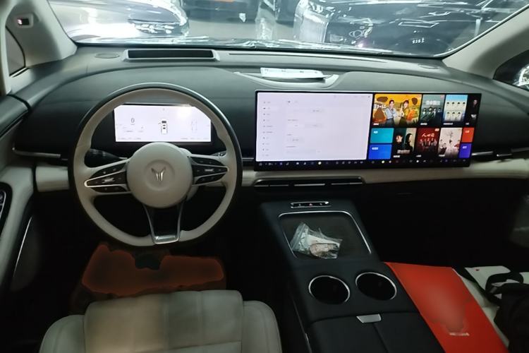 Used VOYAH Dream 2025 PHEV Four-Wheel-Drive Flagship Kunpeng Edition Center Console