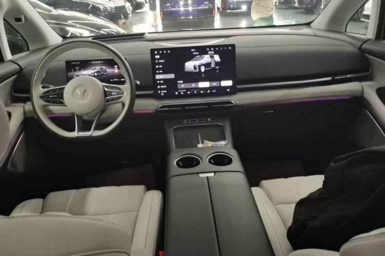 Used VOYAH Dream 2025 PHEV Four-Wheel-Drive Flagship Version – Qiankun Edition Center Console