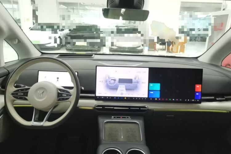 Used VOYAH Dream 2025 PHEV Four-Wheel-Drive Flagship Kunpeng Edition Center Console
