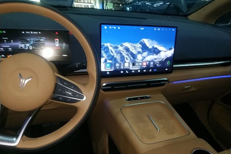 Used VOYAH Dream 2025 PHEV Four-Wheel Drive Prestige Qiankun Edition Center Console
