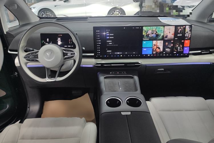 Used VOYAH Dream 2025 PHEV Four-Wheel-Drive Flagship Kunpeng Edition Center Console