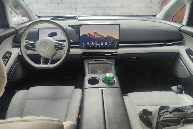 Used VOYAH Dream 2025 PHEV Four-Wheel-Drive Flagship Version – Qiankun Edition Center Console