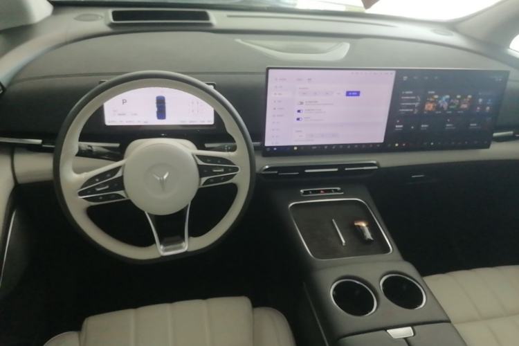 Used VOYAH Dream 2025 PHEV Four-Wheel-Drive Flagship Kunpeng Edition Center Console