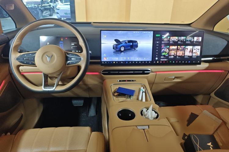 Used VOYAH Dream 2025 PHEV Four-Wheel Drive Prestige Kunpeng Edition Center Console