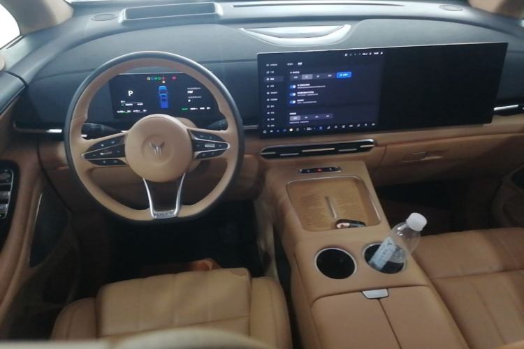 Used VOYAH Dream 2025 PHEV Four-Wheel-Drive Flagship Kunpeng Edition Center Console