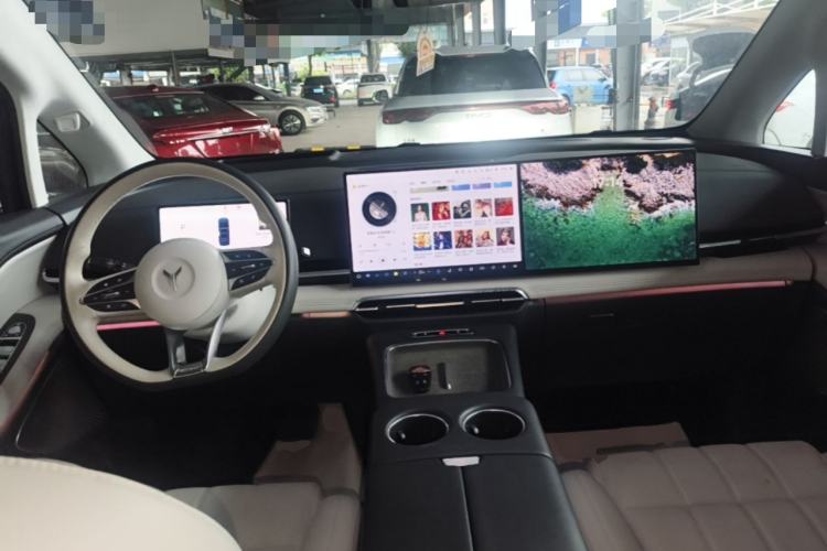 Used VOYAH Dream 2025 PHEV Four-Wheel-Drive Flagship Kunpeng Edition Center Console