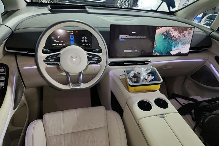Used VOYAH Dream 2025 PHEV Four-Wheel Drive Prestige Kunpeng Edition Center Console