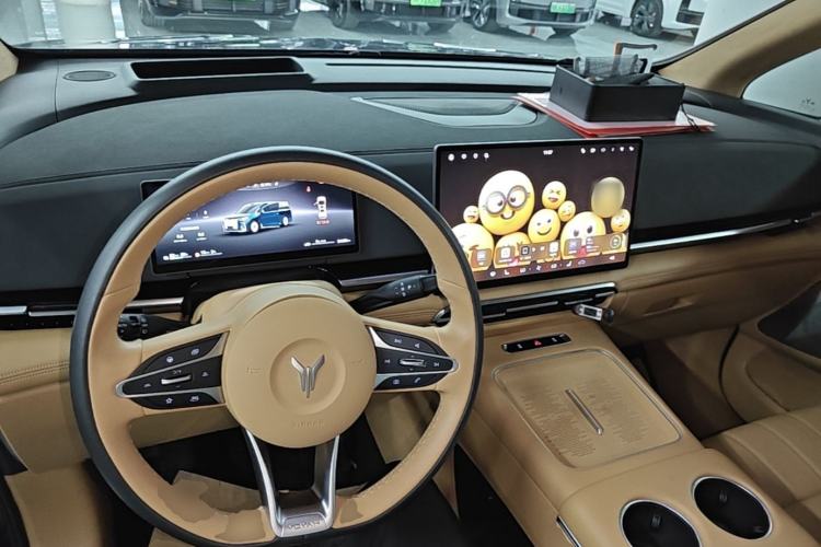 Used VOYAH Dream 2025 PHEV Four-Wheel Drive Prestige Qiankun Edition Center Console