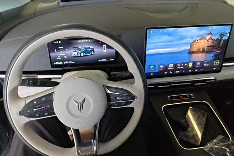 Used VOYAH Dream 2025 PHEV Four-Wheel Drive Prestige Kunpeng Edition Center Console