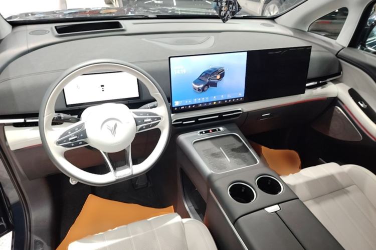 Used VOYAH Dream 2025 PHEV Four-Wheel-Drive Flagship Kunpeng Edition Center Console