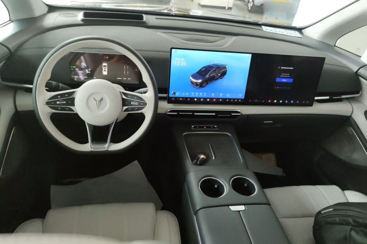 Used VOYAH Dream 2025 PHEV Four-Wheel-Drive Flagship Kunpeng Edition Center Console