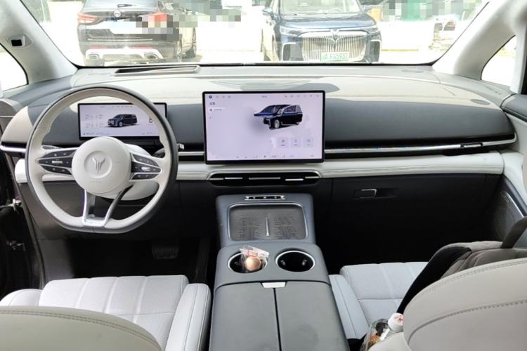Used VOYAH Dream 2025 PHEV Four-Wheel Drive Prestige Qiankun Edition Center Console