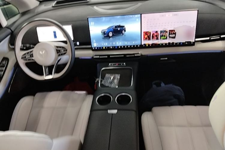 Used VOYAH Dream 2025 PHEV Four-Wheel-Drive Flagship Kunpeng Edition Center Console