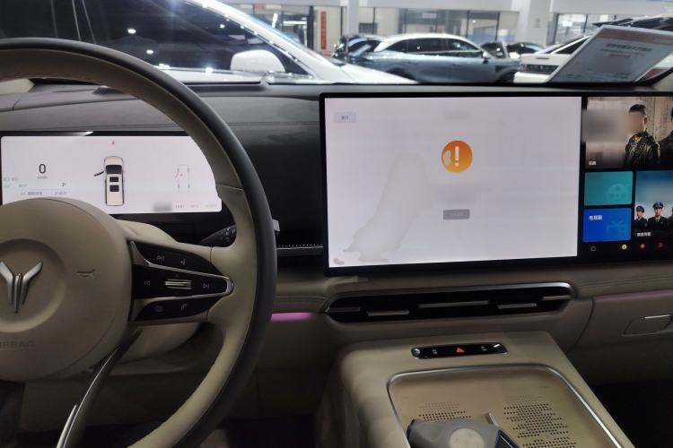Used VOYAH Dream 2025 PHEV Four-Wheel-Drive Flagship Kunpeng Edition Center Console