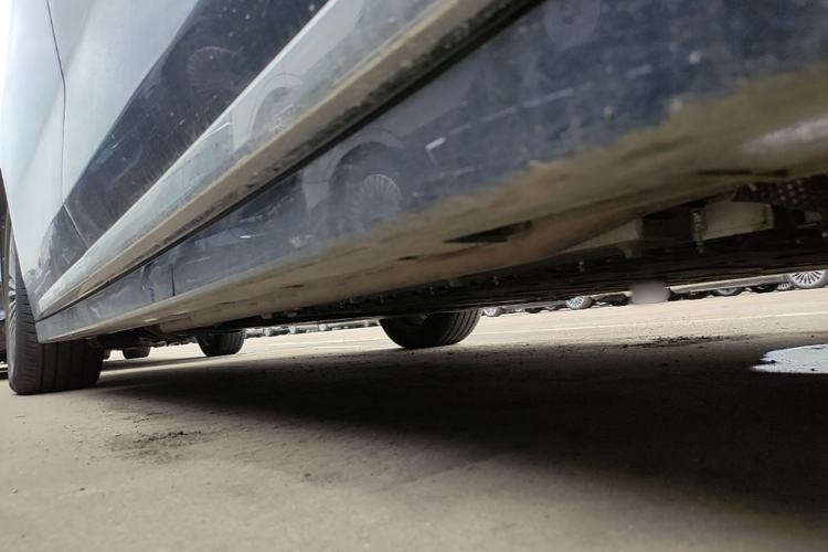 Used VOYAH Dream 2025 PHEV Four-Wheel-Drive Flagship Kunpeng Edition Chassis Front Right