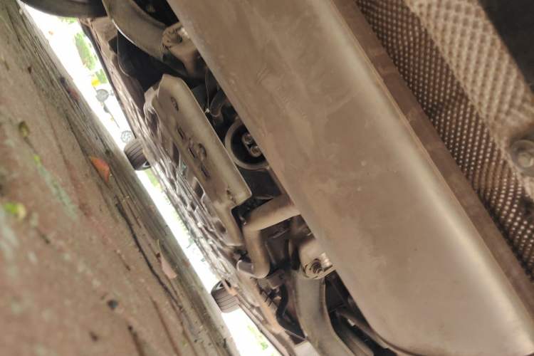 Used VOYAH Dream 2025 PHEV Four-Wheel Drive Prestige Kunpeng Edition Chassis Rear
