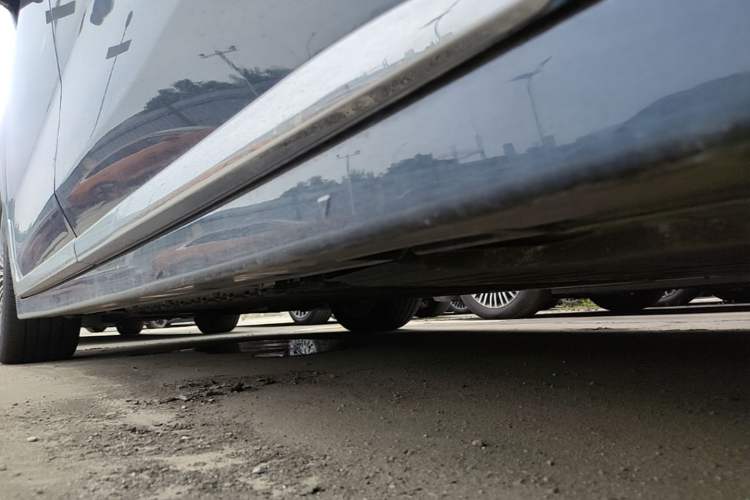 Used VOYAH Dream 2025 PHEV Four-Wheel-Drive Flagship Kunpeng Edition Chassis Rear Left
