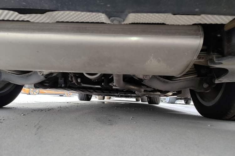 Used VOYAH Dream 2025 PHEV Four-Wheel-Drive Flagship Kunpeng Edition Chassis Rear