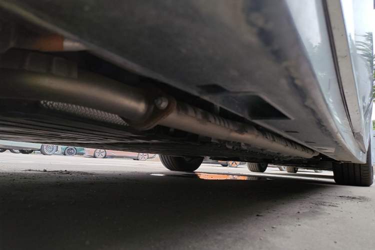 Used VOYAH Dream 2025 PHEV Four-Wheel-Drive Flagship Kunpeng Edition Chassis Rear Right