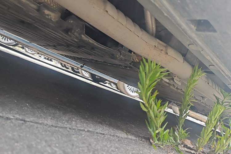 Used VOYAH Dream 2025 PHEV Four-Wheel-Drive Flagship Kunpeng Edition Chassis Rear Right