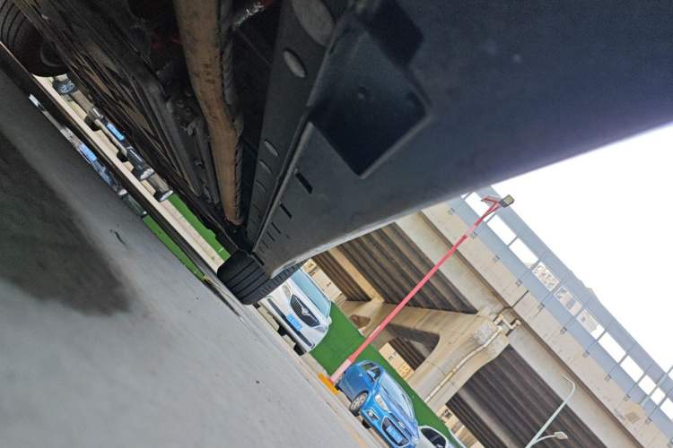 Used VOYAH Dream 2025 PHEV Four-Wheel Drive Prestige Kunpeng Edition Chassis Rear Right