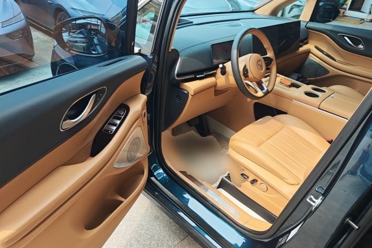 Used VOYAH Dream 2025 PHEV Four-Wheel-Drive Flagship Kunpeng Edition Driver Seat