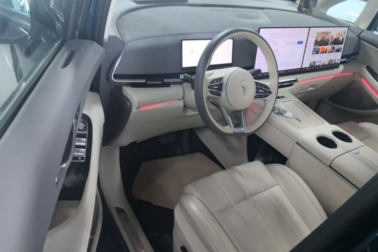Used VOYAH Dream 2025 PHEV Four-Wheel-Drive Flagship Kunpeng Edition Driver Seat