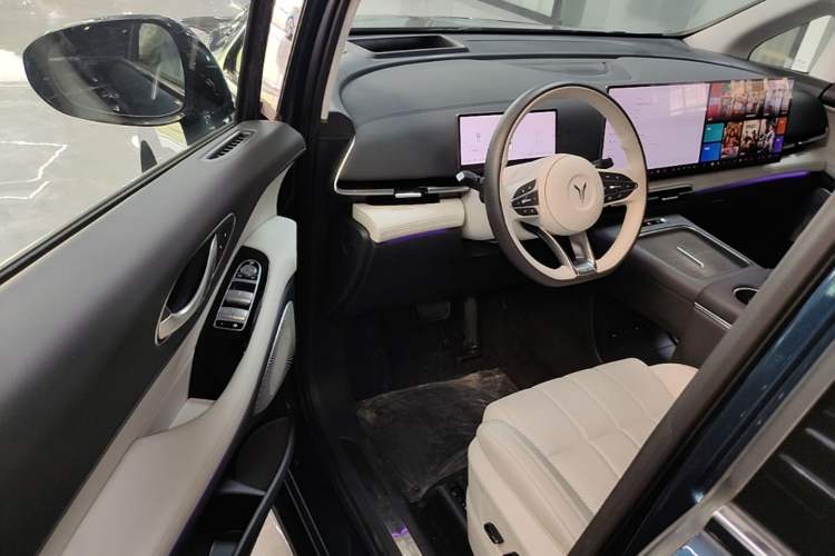Used VOYAH Dream 2025 PHEV Four-Wheel-Drive Flagship Kunpeng Edition Driver Seat