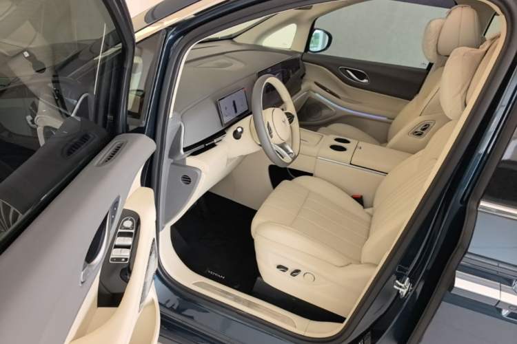 Used VOYAH Dream 2025 PHEV Four-Wheel-Drive Flagship Kunpeng Edition Driver Seat