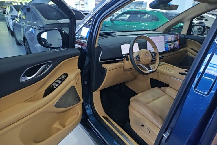 Used VOYAH Dream 2025 PHEV Four-Wheel-Drive Flagship Kunpeng Edition Driver Seat