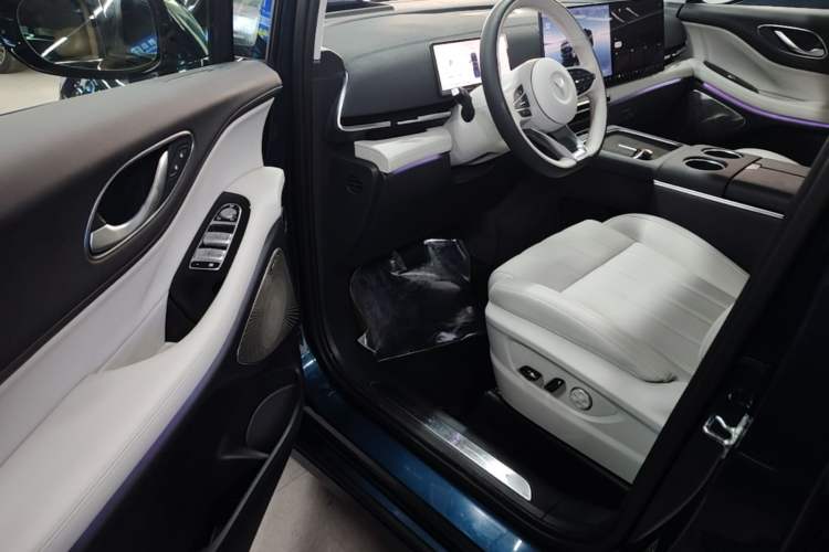 Used VOYAH Dream 2025 PHEV Four-Wheel-Drive Flagship Kunpeng Edition Driver Seat