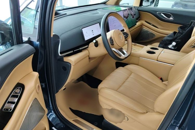 Used VOYAH Dream 2025 PHEV Four-Wheel-Drive Flagship Kunpeng Edition Driver Seat