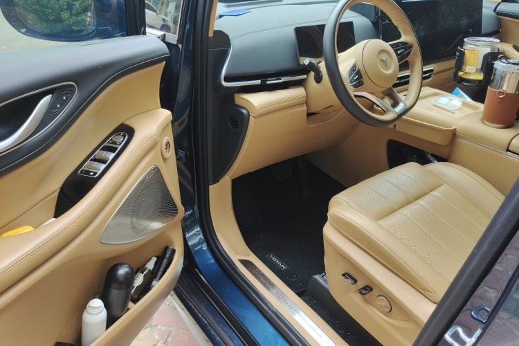 Used VOYAH Dream 2025 PHEV Four-Wheel Drive Prestige Kunpeng Edition Driver Seat