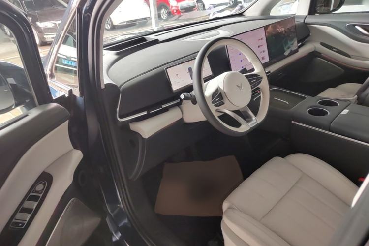 Used VOYAH Dream 2025 PHEV Four-Wheel-Drive Flagship Kunpeng Edition Driver Seat