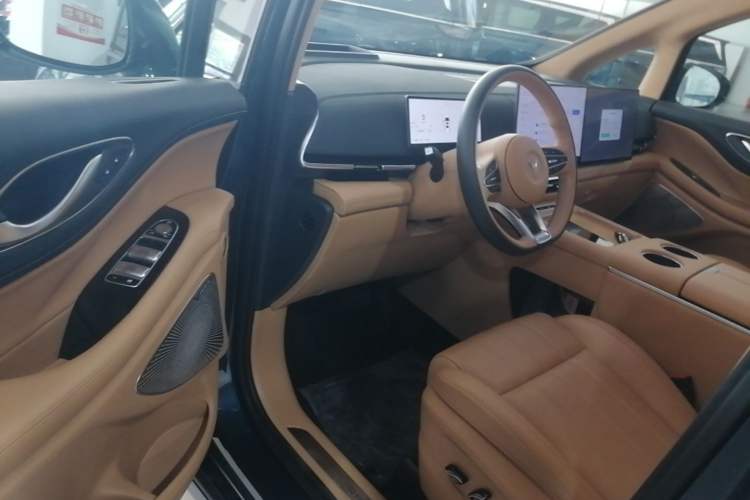 Used VOYAH Dream 2025 PHEV Four-Wheel-Drive Flagship Kunpeng Edition Driver Seat