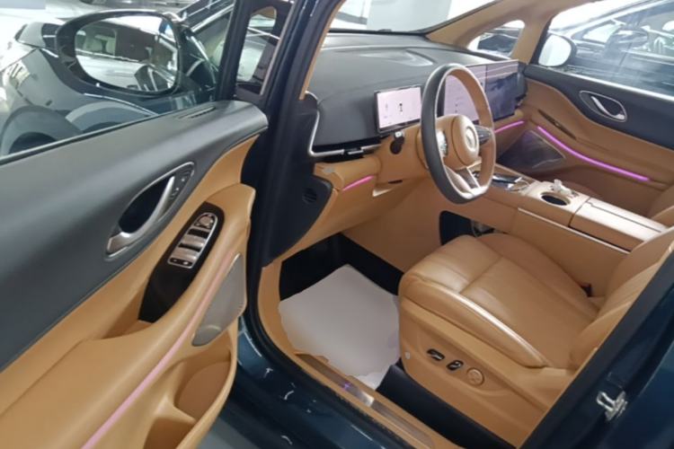 Used VOYAH Dream 2025 PHEV Four-Wheel-Drive Flagship Kunpeng Edition Driver Seat