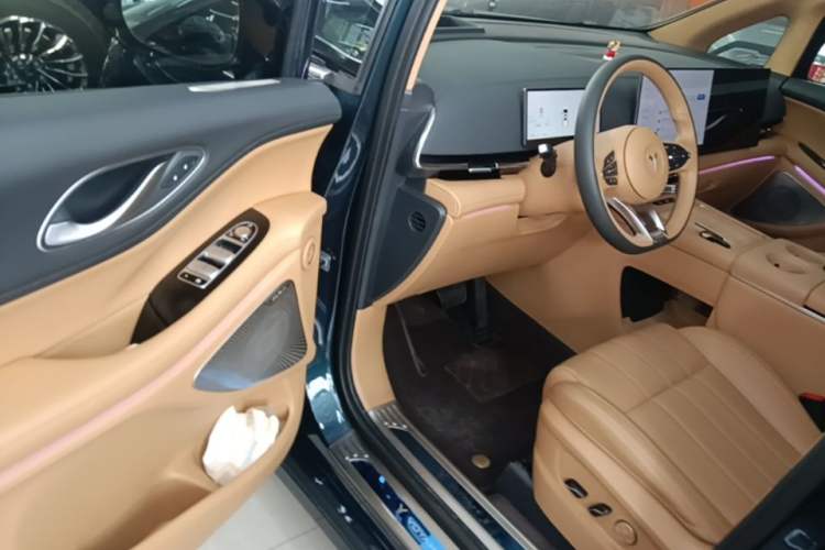 Used VOYAH Dream 2025 PHEV Four-Wheel-Drive Flagship Kunpeng Edition Driver Seat