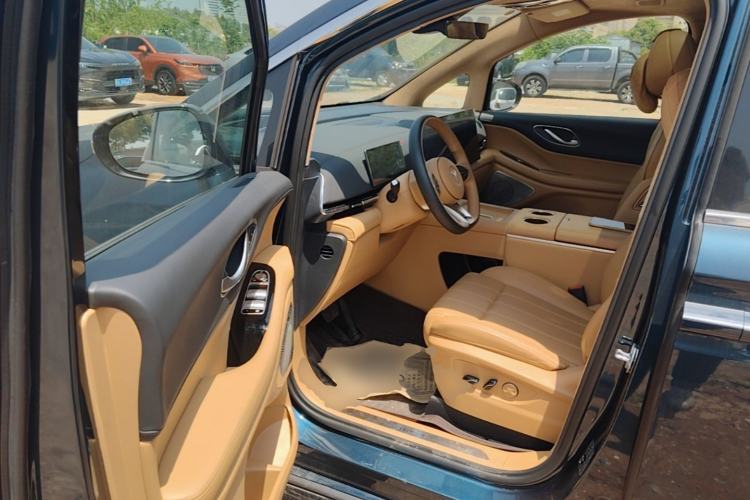 Used VOYAH Dream 2025 PHEV Four-Wheel-Drive Flagship Kunpeng Edition Driver Seat