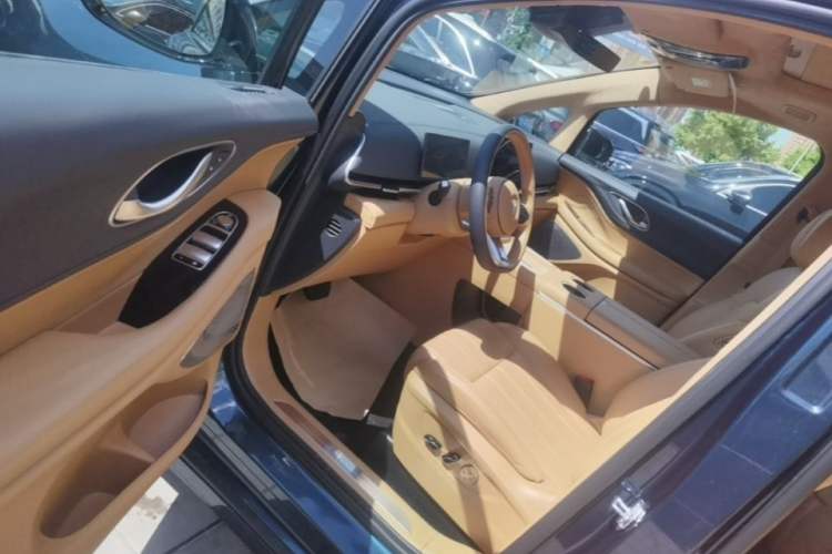 Used VOYAH Dream 2025 PHEV Four-Wheel Drive Prestige Qiankun Edition Driver Seat