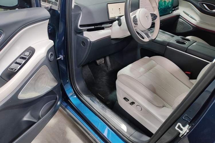 Used VOYAH Dream 2025 PHEV Four-Wheel-Drive Flagship Kunpeng Edition Driver Seat
