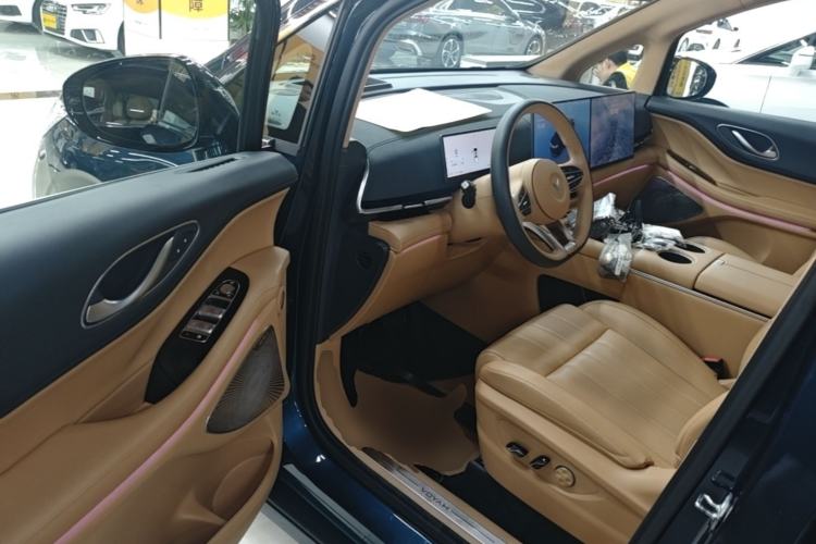 Used VOYAH Dream 2025 PHEV Four-Wheel-Drive Flagship Kunpeng Edition Driver Seat